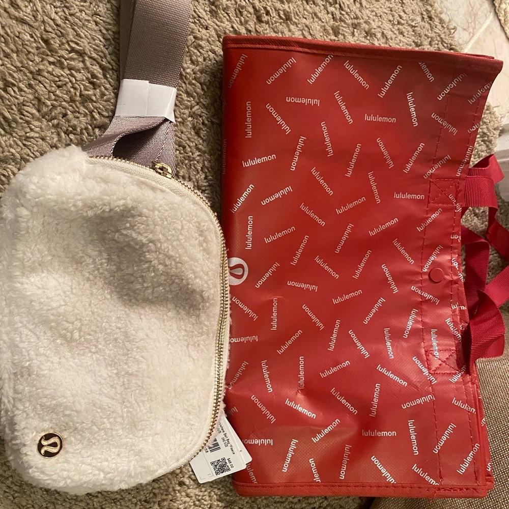 Lululemon fleece belt bag (awesome Christmas gift)